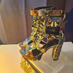 Boots with matching wallet. Size 9. New.